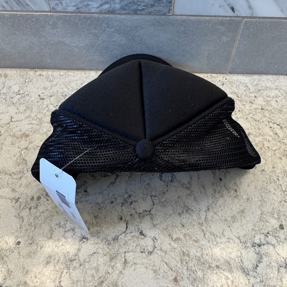 NWT Black trucker hat with the Text "Tequilla Lime sunshine "in gold glitter - Picture 4 of 12